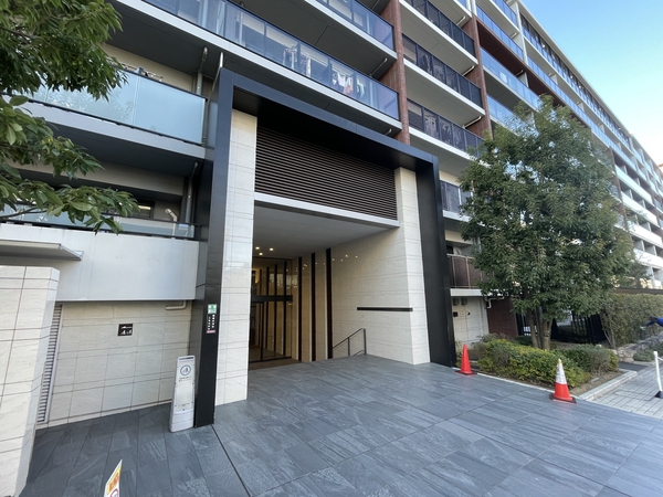 【シティテラス横濱仲町台弐番館】エントランス