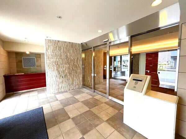 【セザールガーデン札幌】エントランス２