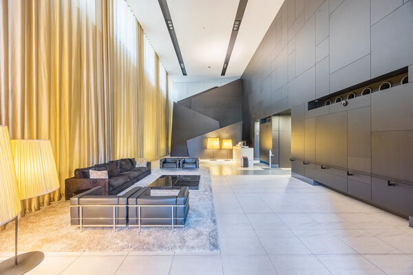 【ブリリアタワー名古屋グランスイート】エントランス１