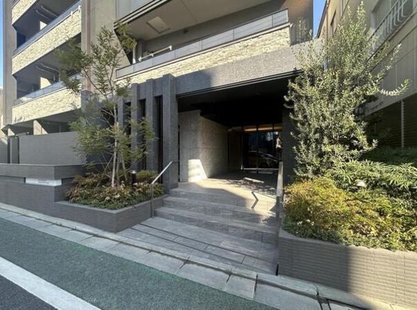 【オープンレジデンシア千駄木フロントコート】エントランス