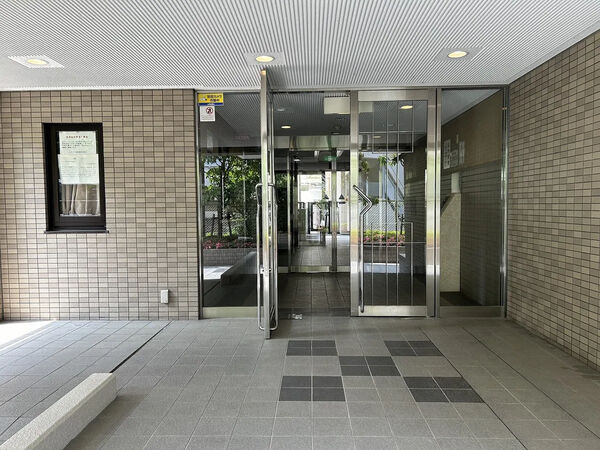 【ステイツ南楠葉】エントランス 【ステイツ南楠葉】エントランス