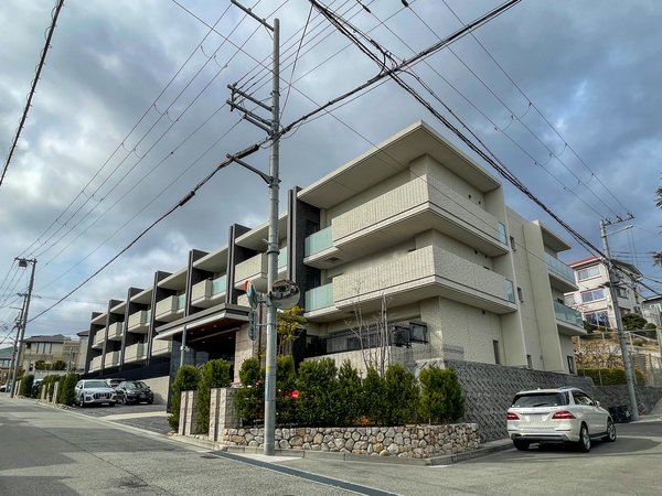 【プレージア逆瀬川宝梅ザ・レジデンス】外観