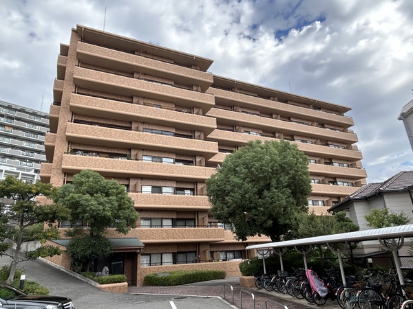 【ライオンズヒルズ山根】外観