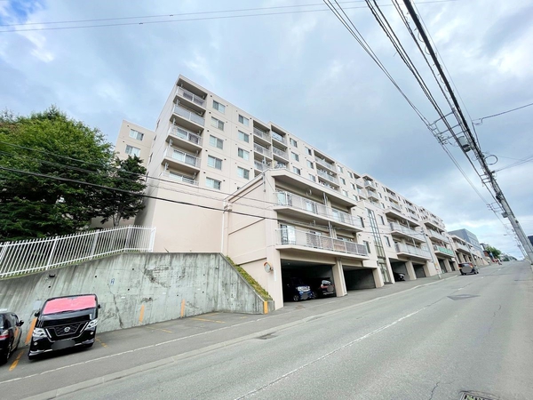 【エメラルドグリーンヒルズ平岸】外観