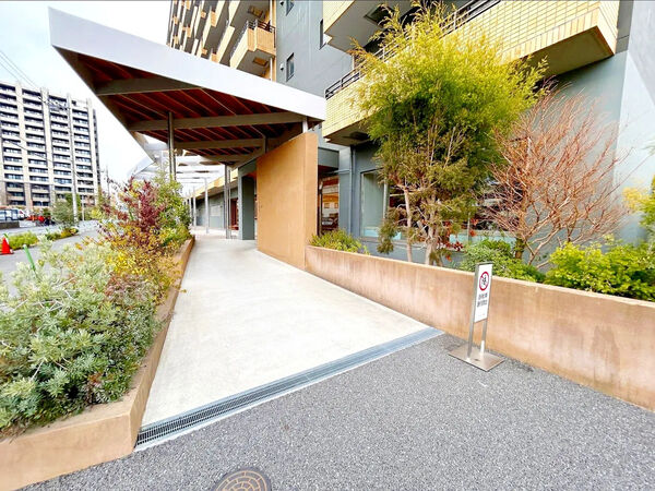 【リノア北赤羽】エントランス