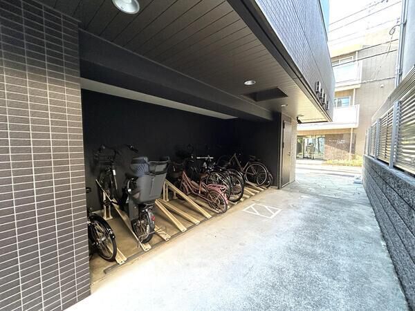 【ファインスクェア世田谷弦巻】駐輪場 【ファインスクェア世田谷弦巻】駐輪場