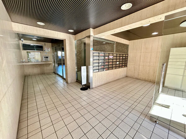 【ライオンズマンション西新井本町】エントランス