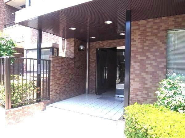 【ライオンズマンション西新井本町】エントランス