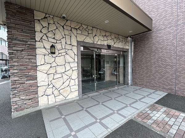 【ライオンズガーデン富沢公園】エントランスアプローチ