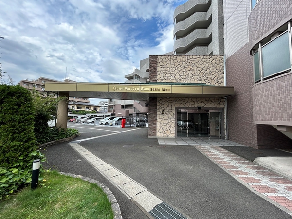 【ライオンズガーデン富沢公園】エントランスアプローチ