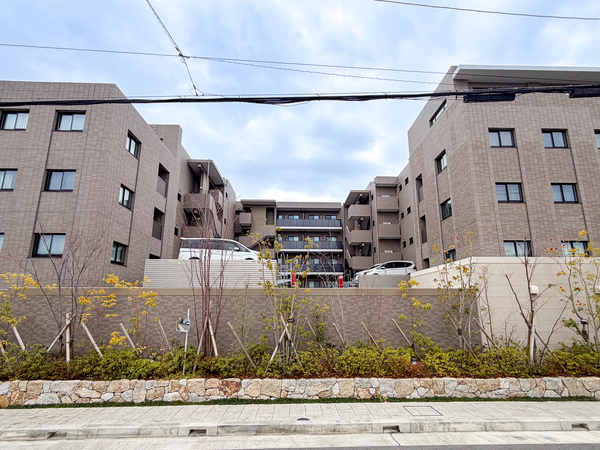 【グランドメゾン茨木片桐町】外観