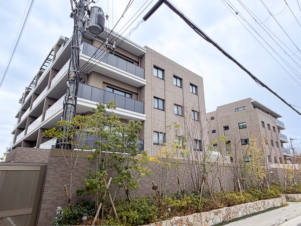 【グランドメゾン茨木片桐町】外観