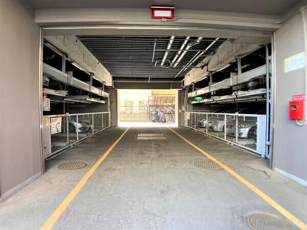 【ファミールグラン上杉二丁目】駐車場