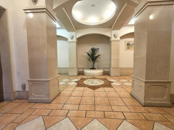 【セレッソコート江坂】エントランスホール