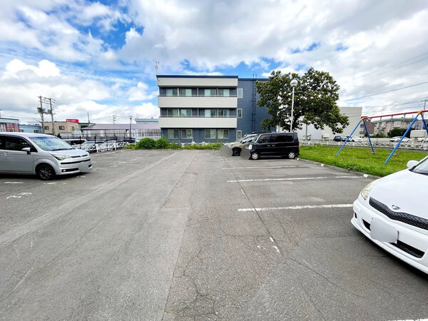 【新札幌プリンスハイツ】駐車場