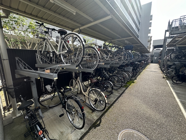 【ユアコート大宮】駐輪場