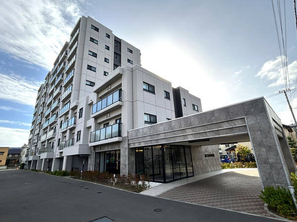 【クレアホームズ山鼻テラス】外観１（東方向）