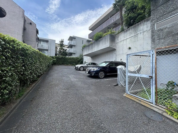 【パークハイム落合台】駐車場