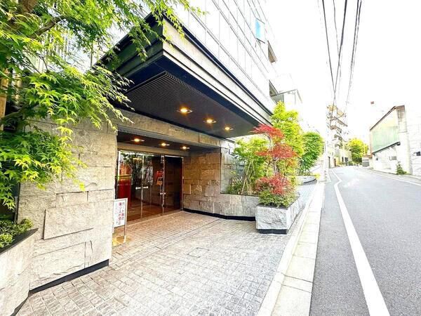 【ロイヤルシーズン西麻布】エントランス 【ロイヤルシーズン西麻布】エントランス