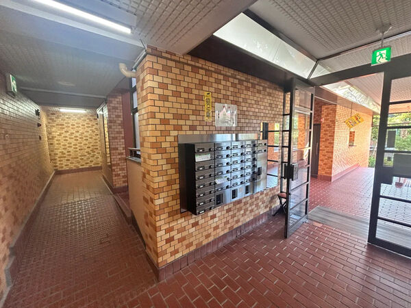 【ライオンズマンション枚方】エントランス