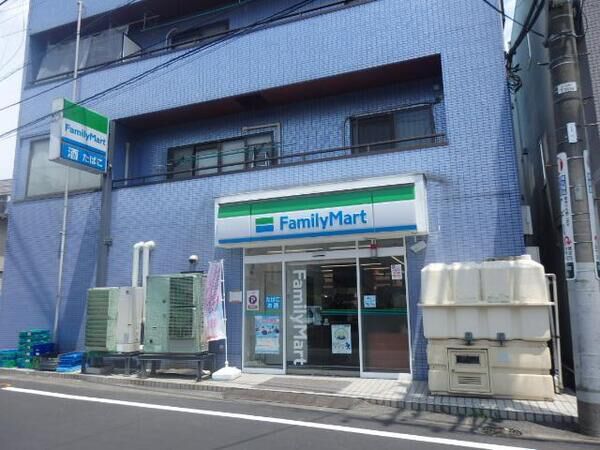 「ファミリーマート亀山西新井本町店」まで約450ｍ（徒歩6分）