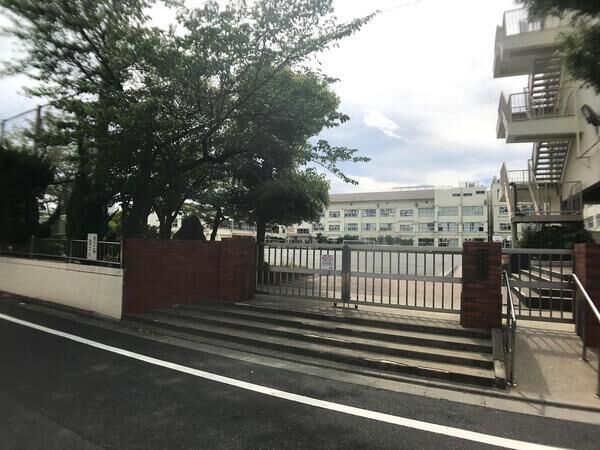 「区立西新井中学校」まで約400ｍ（徒歩5分）