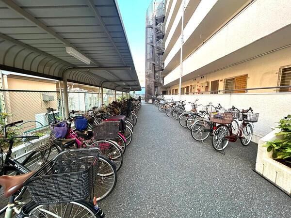 【ユニライフ住吉】共用部分（駐輪場）