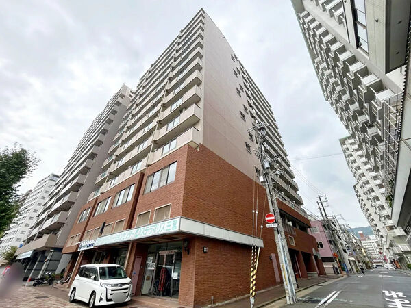 【レーベン三宮】外観