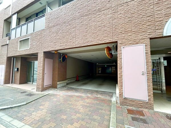 【レーベン三宮】駐車場 【レーベン三宮】駐車場