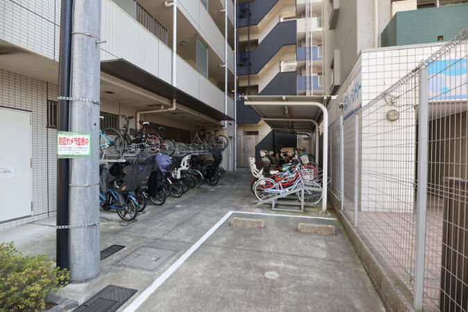 【ベルジュール日野】駐輪場