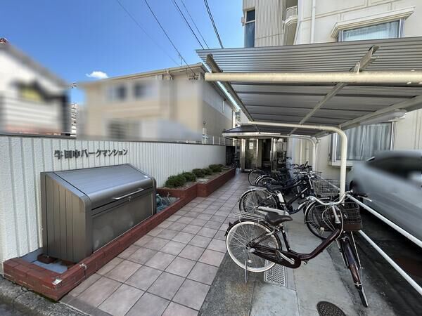 【牛田中パーク・マンション】エントランス
