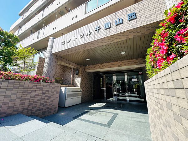 【セントラル千里山西】外観 【セントラル千里山西】外観