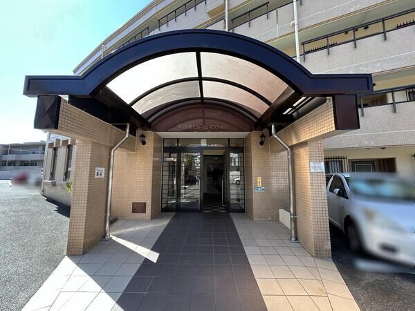 【牛田東コープマンション】＜エントランス＞