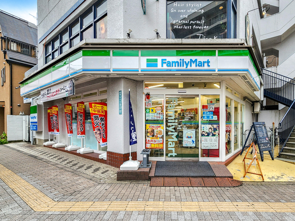 ファミリーマート梅ヶ丘駅前店まで約140m(徒歩2分)