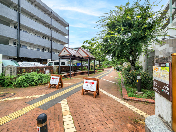 北沢川緑道光明橋広場まで約56m(徒歩1分)