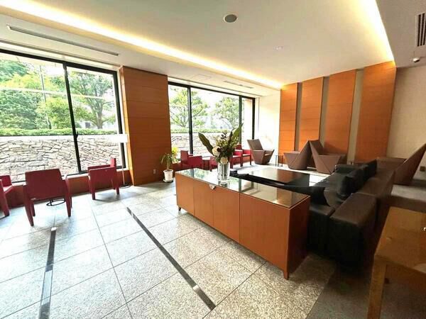 【グランスイート虎ノ門】1F　ラウンジ