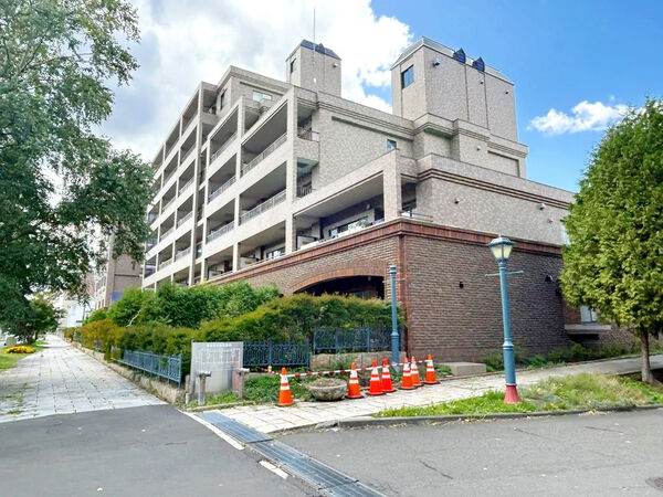 【平岡フォレストタウン・ファミールハイツ】外観