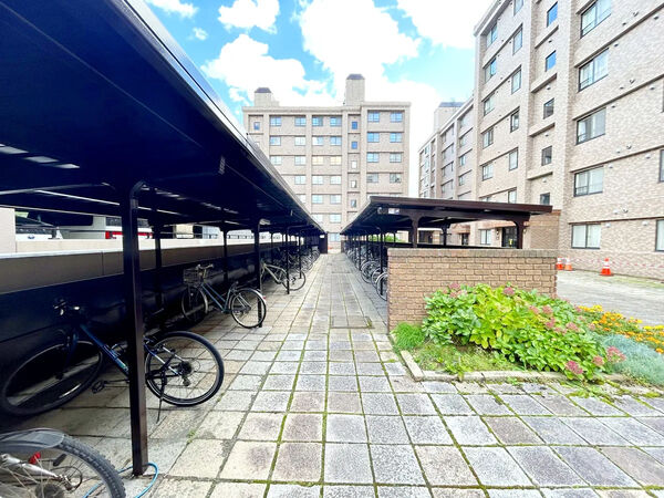 【平岡フォレストタウン・ファミールハイツ】駐輪場 【平岡フォレストタウン・ファミールハイツ】駐輪場