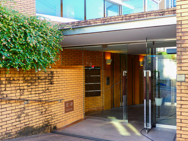 【ラ・コリーヌ神宮前】エントランス 【ラ・コリーヌ神宮前】エントランス