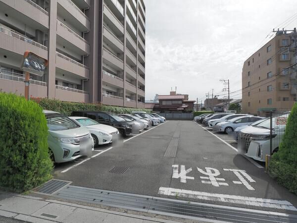 【レーベンリヴァーレ大宮土呂レジデンス】駐車場