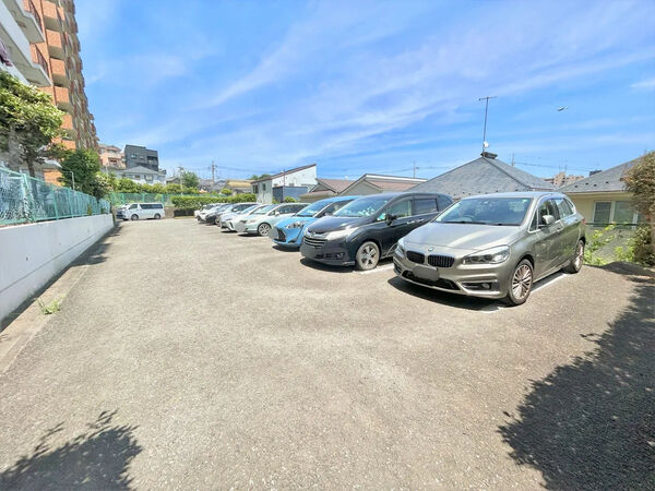 【海老名かしわ台パークハイツ】駐車場