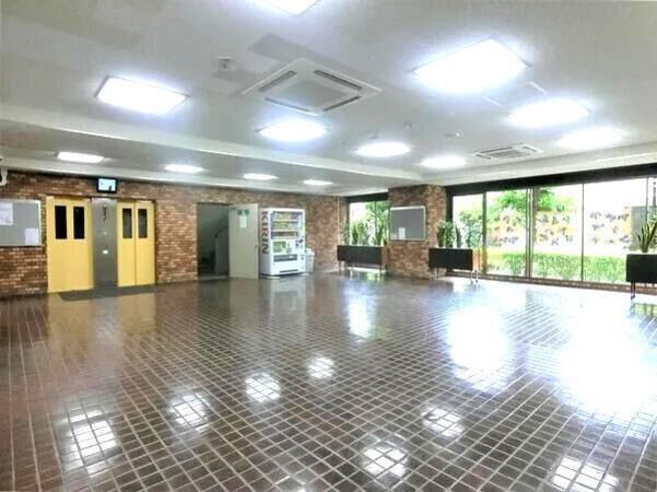 【ファミールハイツ北大阪】1号棟 エントラン2 【ファミールハイツ北大阪】1号棟 エントラン2