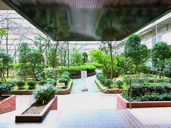 【ファミールハイツ北大阪】1号棟 エントラン3 【ファミールハイツ北大阪】1号棟 エントラン3