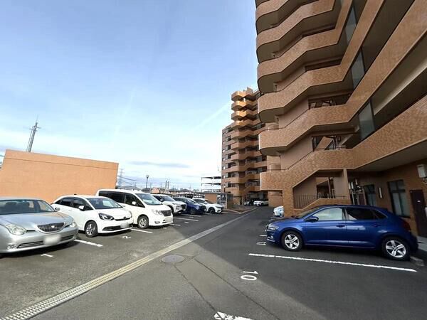 【ネオハイツ中野栄】駐車場