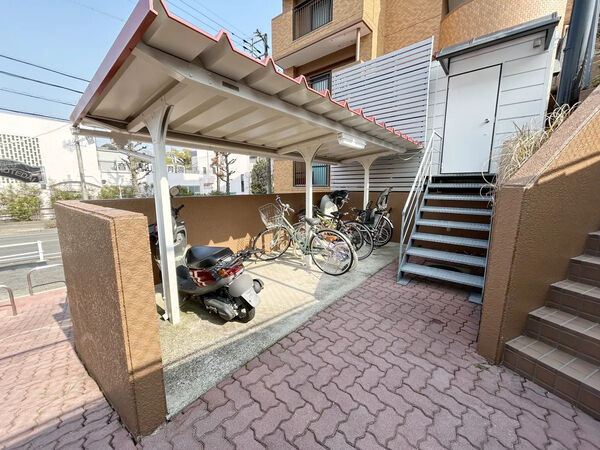 【シティコーポ八事表台】駐輪場