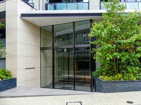 【ピアース杉並方南町レジデンス】エントランス