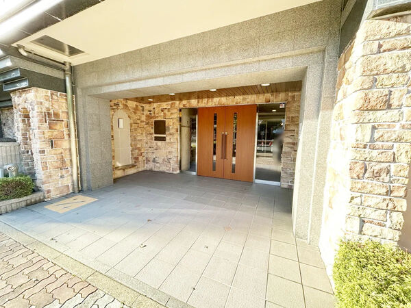 【ファミリアーレ白川公園】エントランス１