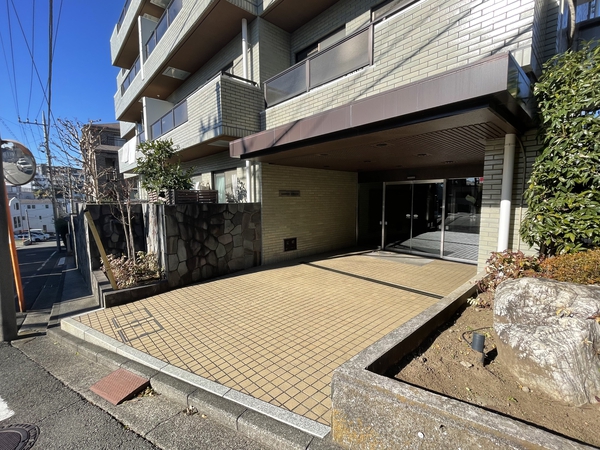 【サンリーノ青葉台】エントランス
