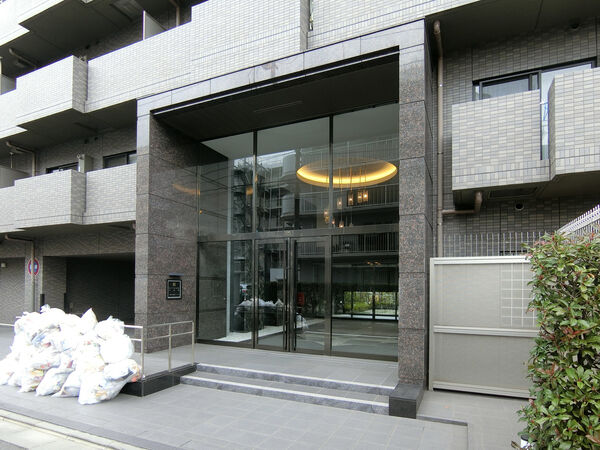 【ルーブル大鳥居六番館】エントランス 【ルーブル大鳥居六番館】エントランス
