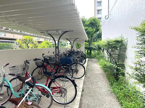 【東大路高野第2住宅】3棟 共用部分(駐輪場) 【東大路高野第2住宅】3棟 共用部分(駐輪場)